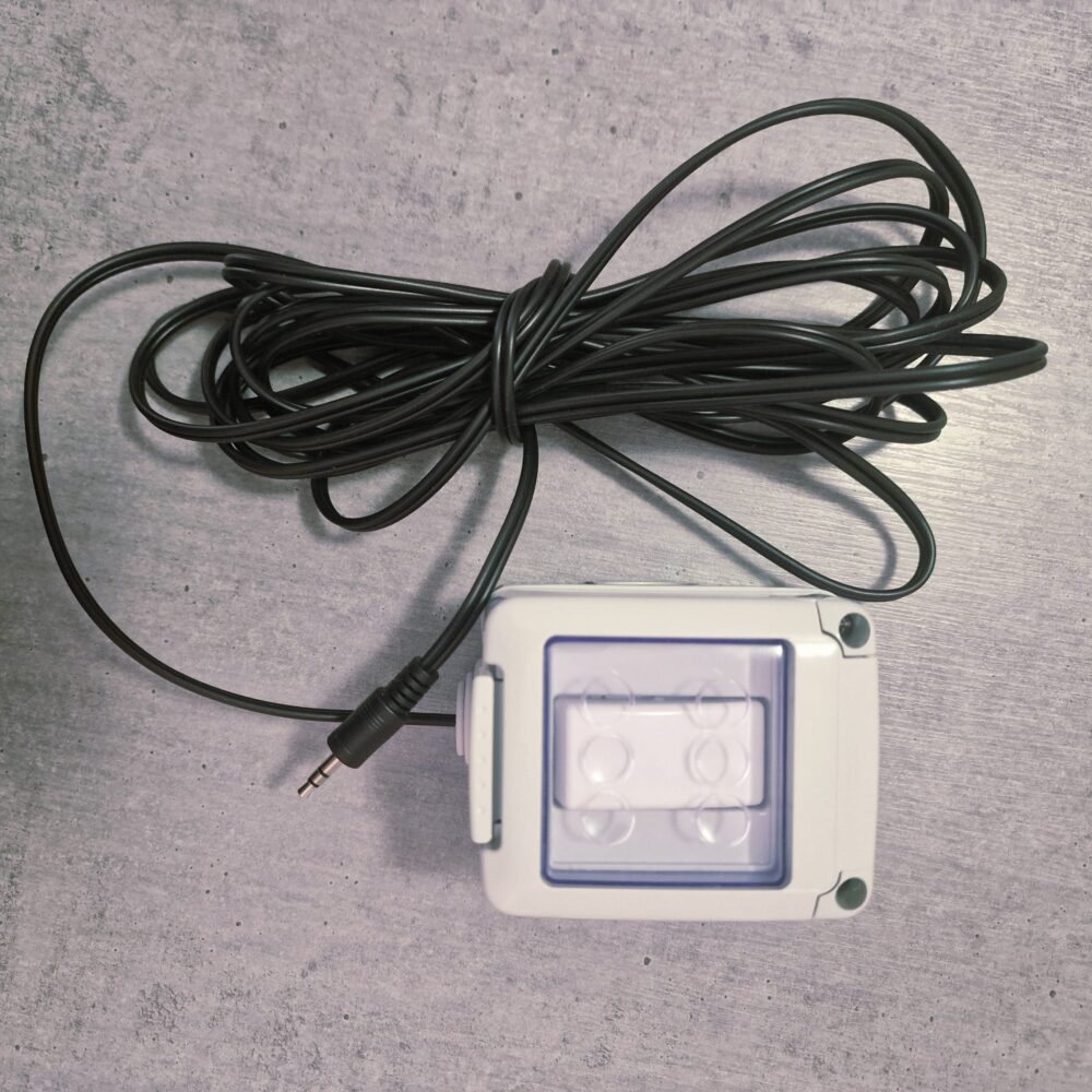 SOL-7000 Fern-Kontrolltaster im Geh&auml;use mit transparentem Deckel, schwarzem Kabel und 3,5-mm-Klinke